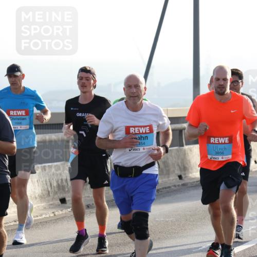 03.10.2026 - Köhlbrandbrückenlauf Strokosch-Dieckow http://msf.ph/oto/10595360 03.10.2026 09:24:59 Position 1 1666, 454, 3856 meine-sportfotos.de