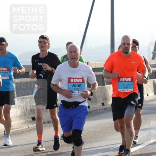 03.10.2026 - Köhlbrandbrückenlauf Strokosch-Dieckow http://msf.ph/oto/10595364 03.10.2026 09:24:59 Position 1 1666, 1454, 3856 meine-sportfotos.de