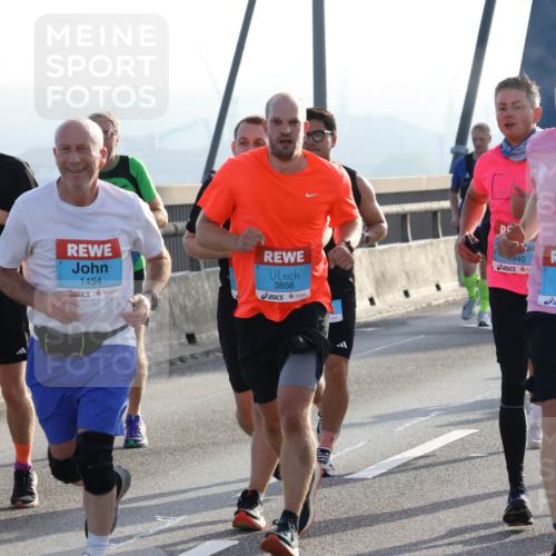 03.10.2026 - Köhlbrandbrückenlauf Strokosch-Dieckow http://msf.ph/oto/10595372 03.10.2026 09:25:00 Position 1 1454, 3856, 940 meine-sportfotos.de