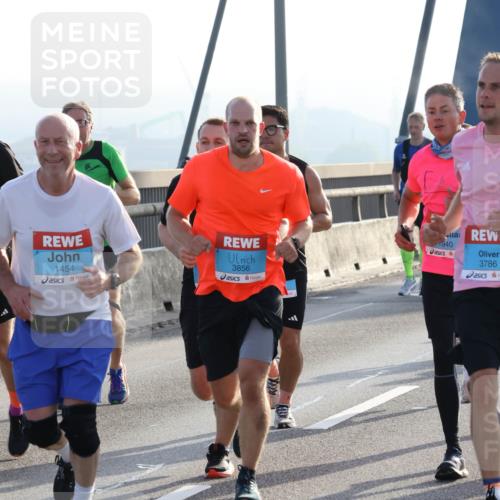 03.10.2026 - Köhlbrandbrückenlauf Strokosch-Dieckow http://msf.ph/oto/10595374 03.10.2026 09:25:00 Position 1 1454, 3856, 1940, 3786 meine-sportfotos.de