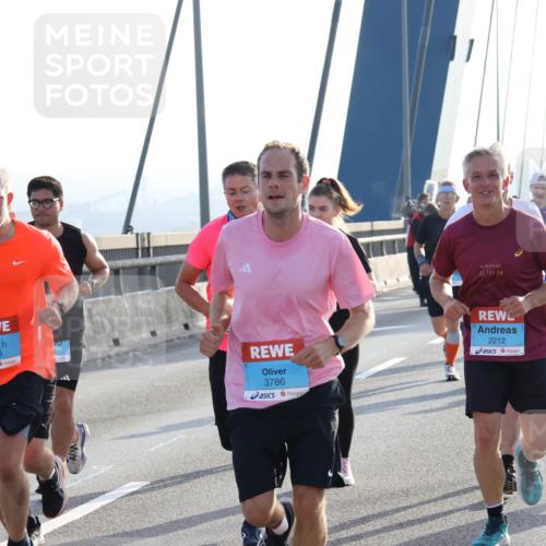 03.10.2026 - Köhlbrandbrückenlauf Strokosch-Dieckow http://msf.ph/oto/10595387 03.10.2026 09:25:01 Position 1 6, 3786, 42, 195, 2212 meine-sportfotos.de
