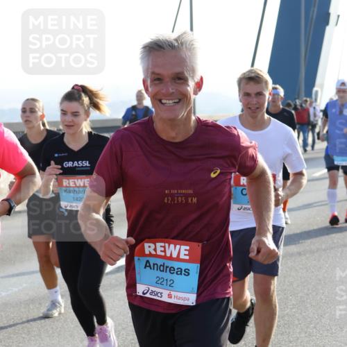 03.10.2026 - Köhlbrandbrückenlauf Strokosch-Dieckow http://msf.ph/oto/10595424 03.10.2026 09:25:03 Position 1 1420, 42, 195, 2212 meine-sportfotos.de