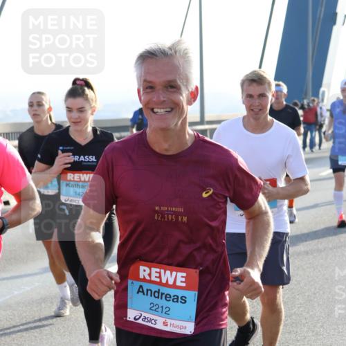 03.10.2026 - Köhlbrandbrückenlauf Strokosch-Dieckow http://msf.ph/oto/10595428 03.10.2026 09:25:03 Position 1 142, 40, 42, 195, 2212 meine-sportfotos.de