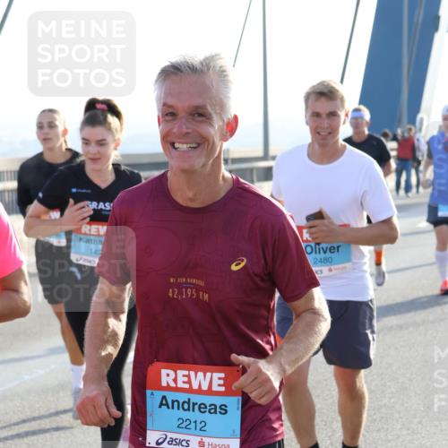 03.10.2026 - Köhlbrandbrückenlauf Strokosch-Dieckow http://msf.ph/oto/10595431 03.10.2026 09:25:03 Position 1 142, 42, 195, 40, 2212, 2480 meine-sportfotos.de