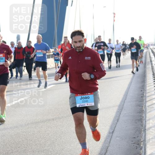 03.10.2026 - Köhlbrandbrückenlauf Strokosch-Dieckow http://msf.ph/oto/10595452 03.10.2026 09:25:13 Position 1 96, 08, 2240 meine-sportfotos.de
