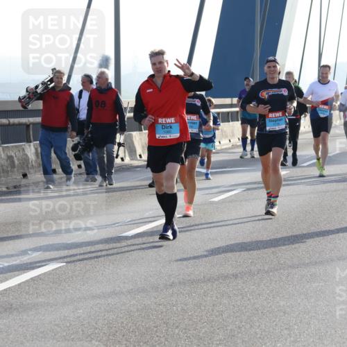 03.10.2026 - Köhlbrandbrückenlauf Strokosch-Dieckow http://msf.ph/oto/10595476 03.10.2026 09:25:17 Position 1 08, 1080, 1776 meine-sportfotos.de