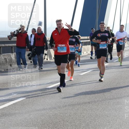 03.10.2026 - Köhlbrandbrückenlauf Strokosch-Dieckow http://msf.ph/oto/10595480 03.10.2026 09:25:17 Position 1 08, 1080, 1780 meine-sportfotos.de