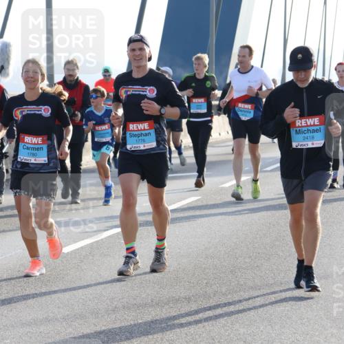 03.10.2026 - Köhlbrandbrückenlauf Strokosch-Dieckow http://msf.ph/oto/10595493 03.10.2026 09:25:18 Position 1 1780, 1776, 1618, 2418 meine-sportfotos.de