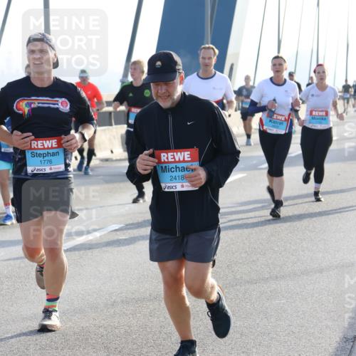 03.10.2026 - Köhlbrandbrückenlauf Strokosch-Dieckow http://msf.ph/oto/10595502 03.10.2026 09:25:20 Position 1 1776, 2418 meine-sportfotos.de