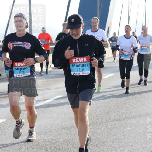03.10.2026 - Köhlbrandbrückenlauf Strokosch-Dieckow http://msf.ph/oto/10595508 03.10.2026 09:25:20 Position 1 1776, 2418 meine-sportfotos.de