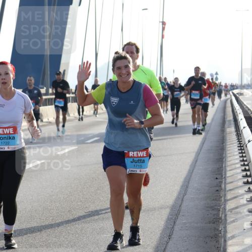 03.10.2026 - Köhlbrandbrückenlauf Strokosch-Dieckow http://msf.ph/oto/10595513 03.10.2026 09:25:24 Position 1 1722, 1715 meine-sportfotos.de