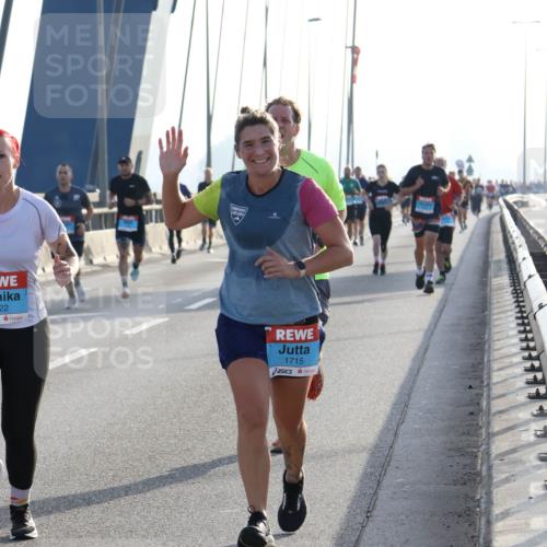 03.10.2026 - Köhlbrandbrückenlauf Strokosch-Dieckow http://msf.ph/oto/10595517 03.10.2026 09:25:24 Position 1 22, 1715 meine-sportfotos.de