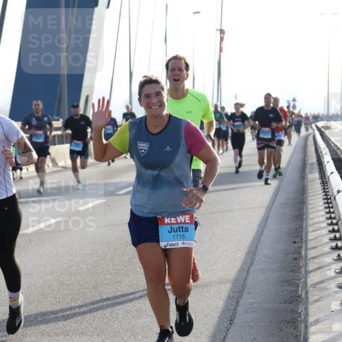 03.10.2026 - Köhlbrandbrückenlauf Strokosch-Dieckow http://msf.ph/oto/10595525 03.10.2026 09:25:24 Position 1 1715 meine-sportfotos.de