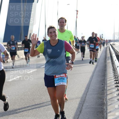 03.10.2026 - Köhlbrandbrückenlauf Strokosch-Dieckow http://msf.ph/oto/10595528 03.10.2026 09:25:24 Position 1 1715 meine-sportfotos.de