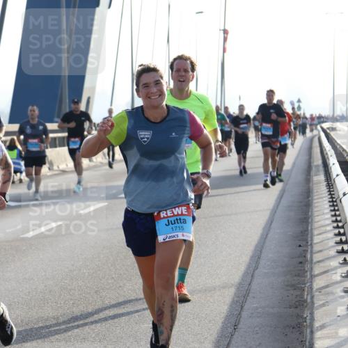 03.10.2026 - Köhlbrandbrückenlauf Strokosch-Dieckow http://msf.ph/oto/10595536 03.10.2026 09:25:24 Position 1 1715 meine-sportfotos.de