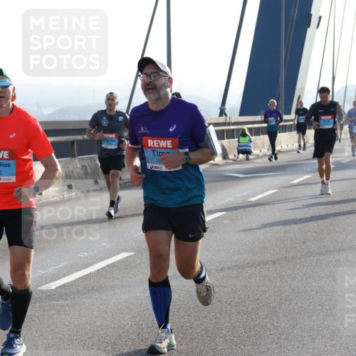03.10.2026 - Köhlbrandbrückenlauf Strokosch-Dieckow http://msf.ph/oto/10595541 03.10.2026 09:25:29 Position 1 2, 20 meine-sportfotos.de