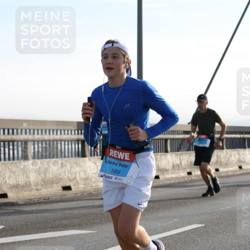 03.10.2026 - Köhlbrandbrückenlauf Strokosch-Dieckow http://msf.ph/oto/10595583 03.10.2026 09:25:49 Position 1 1959 meine-sportfotos.de