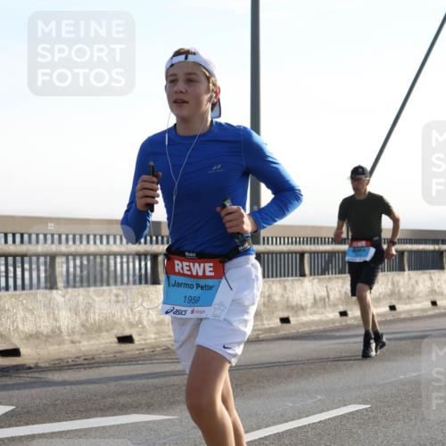 03.10.2026 - Köhlbrandbrückenlauf Strokosch-Dieckow http://msf.ph/oto/10595587 03.10.2026 09:25:49 Position 1 1959 meine-sportfotos.de