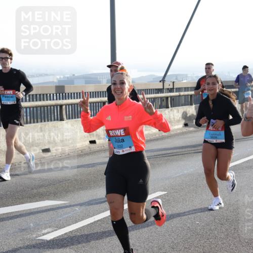 03.10.2026 - Köhlbrandbrückenlauf Strokosch-Dieckow http://msf.ph/oto/10595644 03.10.2026 09:26:06 Position 1 1127, 2602, 3828 meine-sportfotos.de