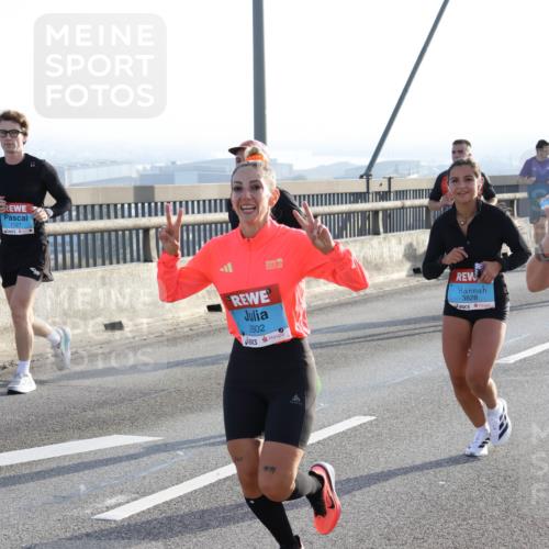 03.10.2026 - Köhlbrandbrückenlauf Strokosch-Dieckow http://msf.ph/oto/10595646 03.10.2026 09:26:06 Position 1 1127, 2602, 3828 meine-sportfotos.de