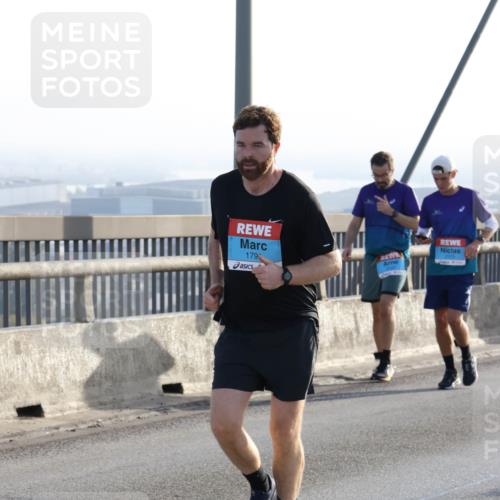 03.10.2026 - Köhlbrandbrückenlauf Strokosch-Dieckow http://msf.ph/oto/10595650 03.10.2026 09:26:09 Position 1 179 meine-sportfotos.de