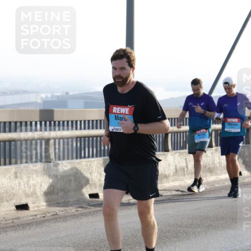 03.10.2026 - Köhlbrandbrückenlauf Strokosch-Dieckow http://msf.ph/oto/10595653 03.10.2026 09:26:09 Position 1 1 meine-sportfotos.de