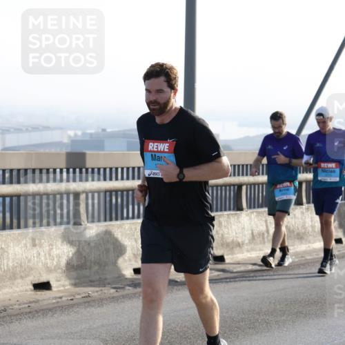 03.10.2026 - Köhlbrandbrückenlauf Strokosch-Dieckow http://msf.ph/oto/10595657 03.10.2026 09:26:09 Position 1 1 meine-sportfotos.de