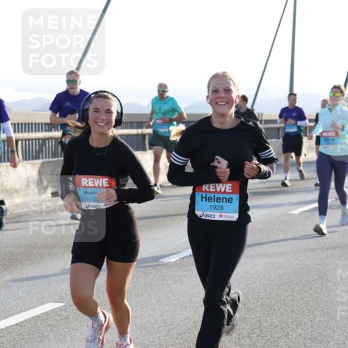 03.10.2026 - Köhlbrandbrückenlauf Strokosch-Dieckow http://msf.ph/oto/10595671 03.10.2026 09:26:12 Position 1 30, 1928 meine-sportfotos.de