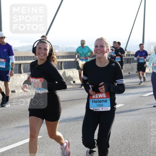 03.10.2026 - Köhlbrandbrückenlauf Strokosch-Dieckow http://msf.ph/oto/10595680 03.10.2026 09:26:12 Position 1 2115, 814, 1928 meine-sportfotos.de