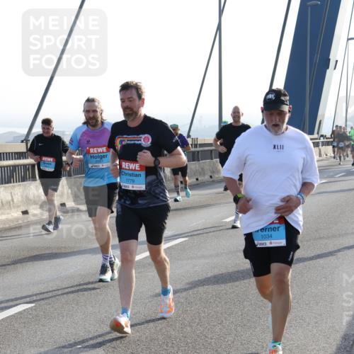 03.10.2026 - Köhlbrandbrückenlauf Strokosch-Dieckow http://msf.ph/oto/10595771 03.10.2026 09:26:23 Position 1 2561, 1779, 1034 meine-sportfotos.de