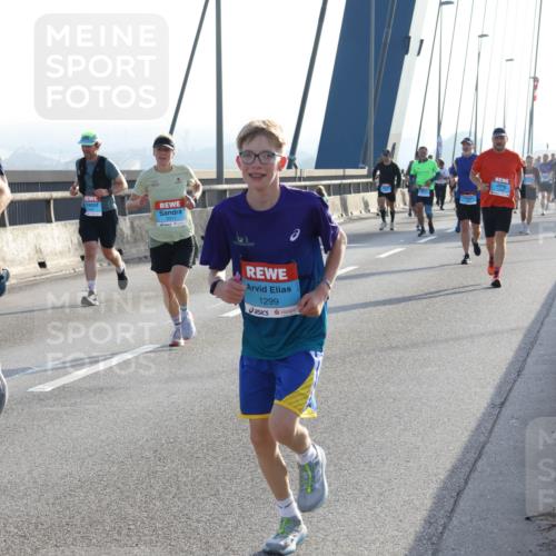 03.10.2026 - Köhlbrandbrückenlauf Strokosch-Dieckow http://msf.ph/oto/10595785 03.10.2026 09:26:26 Position 1 1299 meine-sportfotos.de