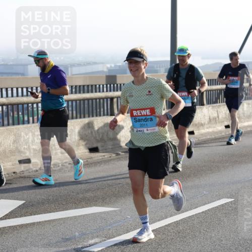 03.10.2026 - Köhlbrandbrückenlauf Strokosch-Dieckow http://msf.ph/oto/10595791 03.10.2026 09:26:29 Position 1 2011 meine-sportfotos.de