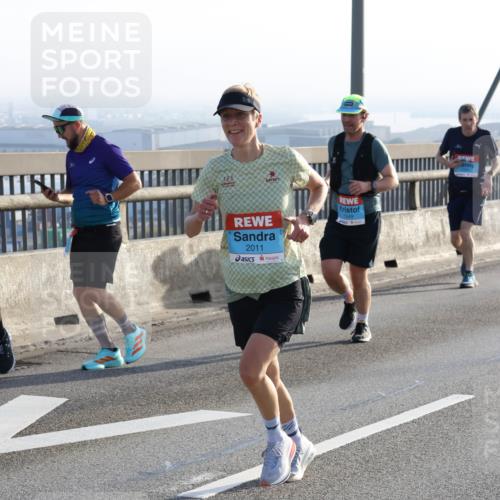 03.10.2026 - Köhlbrandbrückenlauf Strokosch-Dieckow http://msf.ph/oto/10595799 03.10.2026 09:26:29 Position 1 2011, 1549 meine-sportfotos.de