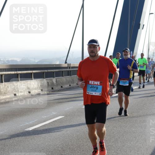 03.10.2026 - Köhlbrandbrückenlauf Strokosch-Dieckow http://msf.ph/oto/10595811 03.10.2026 09:26:31 Position 1 2626 meine-sportfotos.de