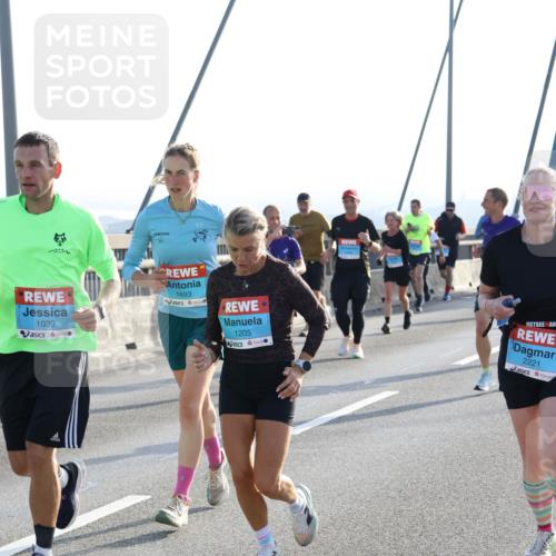 03.10.2026 - Köhlbrandbrückenlauf Strokosch-Dieckow http://msf.ph/oto/10595839 03.10.2026 09:26:38 Position 1 1039, 1693, 1205, 2221 meine-sportfotos.de