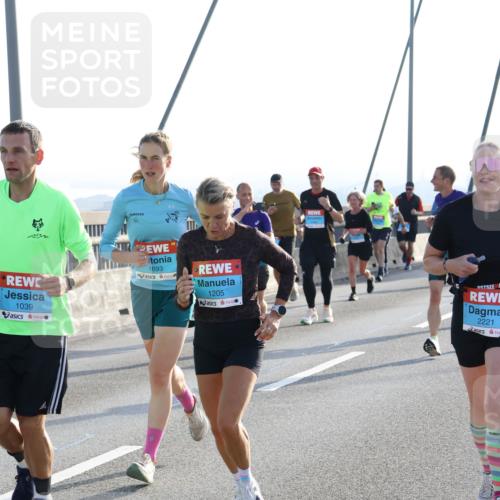 03.10.2026 - Köhlbrandbrückenlauf Strokosch-Dieckow http://msf.ph/oto/10595843 03.10.2026 09:26:38 Position 1 1039, 1693, 1205, 2221 meine-sportfotos.de