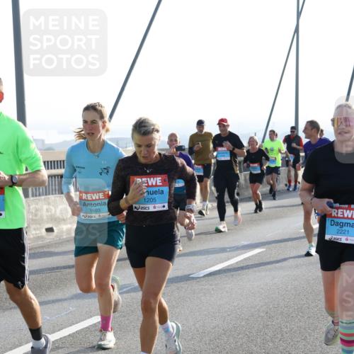 03.10.2026 - Köhlbrandbrückenlauf Strokosch-Dieckow http://msf.ph/oto/10595852 03.10.2026 09:26:39 Position 1 1693, 1205, 2221 meine-sportfotos.de