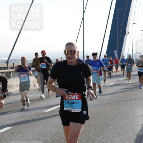 03.10.2026 - Köhlbrandbrückenlauf Strokosch-Dieckow http://msf.ph/oto/10595853 03.10.2026 09:26:39 Position 1 1, 2221 meine-sportfotos.de