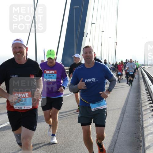 03.10.2026 - Köhlbrandbrückenlauf Strokosch-Dieckow http://msf.ph/oto/10595890 03.10.2026 09:26:46 Position 1 1692, 2741, 1674 meine-sportfotos.de