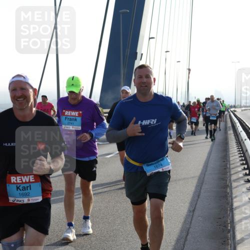 03.10.2026 - Köhlbrandbrückenlauf Strokosch-Dieckow http://msf.ph/oto/10595896 03.10.2026 09:26:46 Position 1 1692, 2741, 1674 meine-sportfotos.de