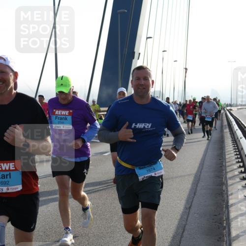 03.10.2026 - Köhlbrandbrückenlauf Strokosch-Dieckow http://msf.ph/oto/10595904 03.10.2026 09:26:46 Position 1 692, 41, 2741, 1674 meine-sportfotos.de