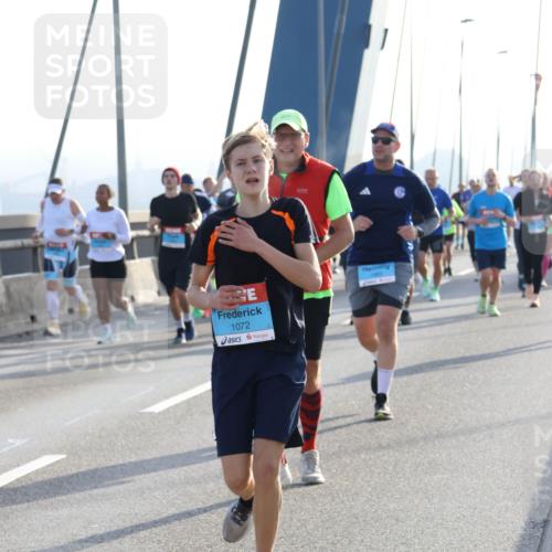 03.10.2026 - Köhlbrandbrückenlauf Strokosch-Dieckow http://msf.ph/oto/10595968 03.10.2026 09:26:59 Position 1 1072 meine-sportfotos.de
