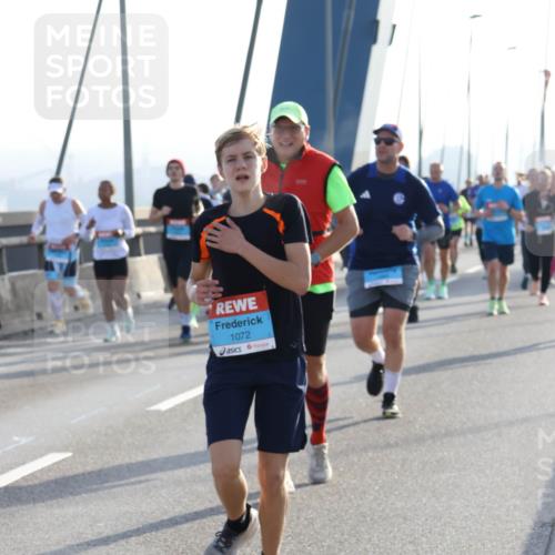 03.10.2026 - Köhlbrandbrückenlauf Strokosch-Dieckow http://msf.ph/oto/10595973 03.10.2026 09:26:59 Position 1 1072 meine-sportfotos.de