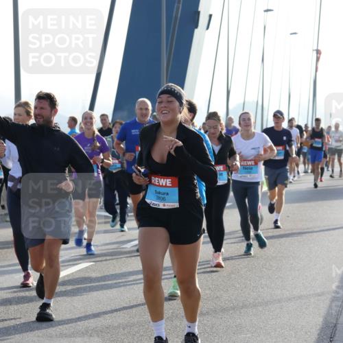 03.10.2026 - Köhlbrandbrückenlauf Strokosch-Dieckow http://msf.ph/oto/10595996 03.10.2026 09:27:04 Position 1 3806 meine-sportfotos.de