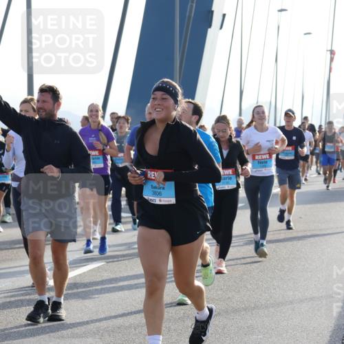 03.10.2026 - Köhlbrandbrückenlauf Strokosch-Dieckow http://msf.ph/oto/10596002 03.10.2026 09:27:04 Position 1 3806, 3130 meine-sportfotos.de