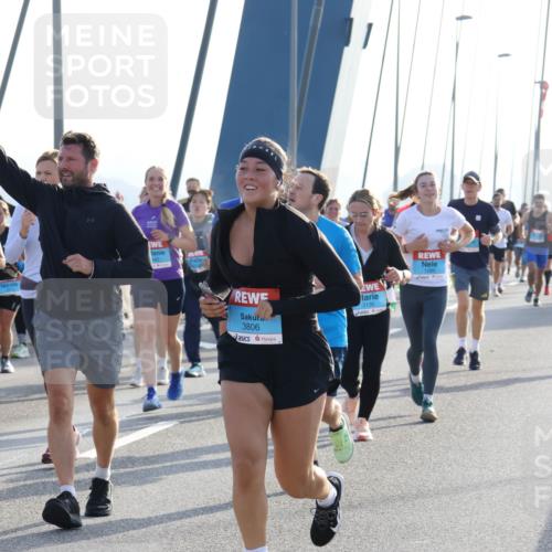 03.10.2026 - Köhlbrandbrückenlauf Strokosch-Dieckow http://msf.ph/oto/10596003 03.10.2026 09:27:04 Position 1 3806, 3130 meine-sportfotos.de