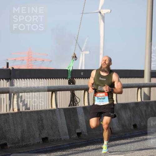 03.10.2026 - Köhlbrandbrückenlauf Strokosch-Dieckow http://msf.ph/oto/10596024 03.10.2026 09:27:24 Position 1 2100 meine-sportfotos.de
