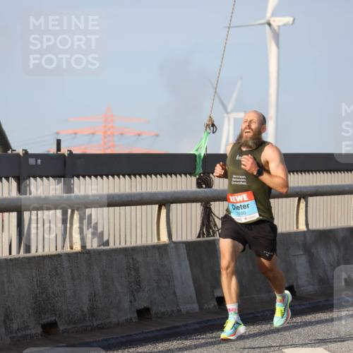 03.10.2026 - Köhlbrandbrückenlauf Strokosch-Dieckow http://msf.ph/oto/10596032 03.10.2026 09:27:24 Position 1 2100 meine-sportfotos.de