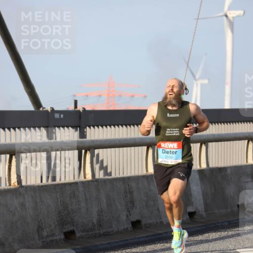 03.10.2026 - Köhlbrandbrückenlauf Strokosch-Dieckow http://msf.ph/oto/10596048 03.10.2026 09:27:25 Position 1 2100 meine-sportfotos.de