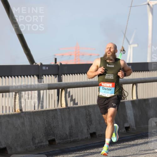 03.10.2026 - Köhlbrandbrückenlauf Strokosch-Dieckow http://msf.ph/oto/10596052 03.10.2026 09:27:25 Position 1 2100 meine-sportfotos.de